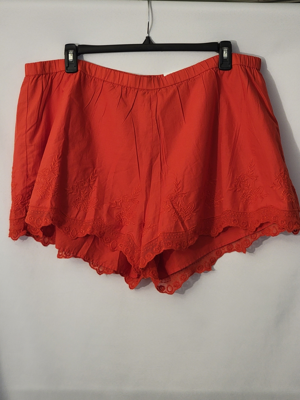 Old Navy Embroidered Scallop-Hem High-Waist Shorts Size XXL